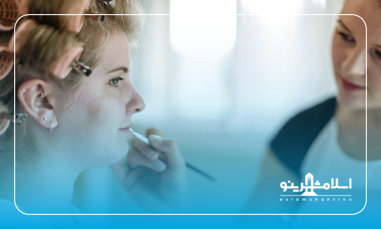 مقایسه کلاسهای آموزش میکاپ آنلاین و حضوری